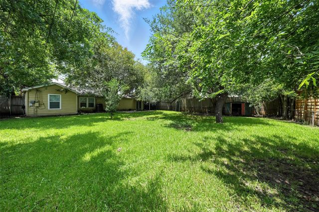 6305 S Rice Avenue, Bellaire, TX 77401