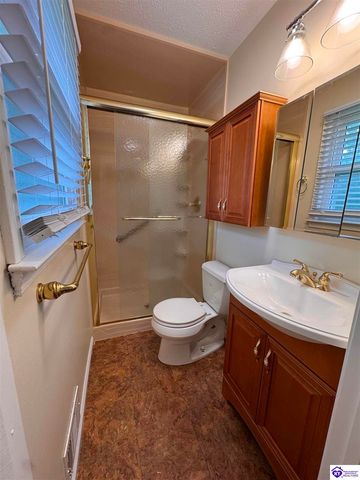 108 Wedgewood Court, Radcliff, KY 40160