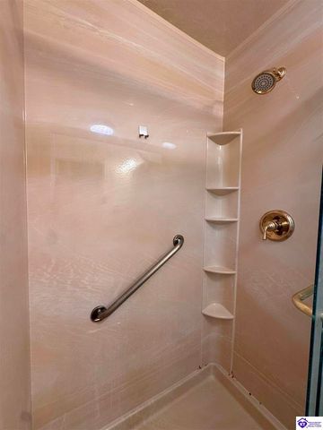 108 Wedgewood Court, Radcliff, KY 40160