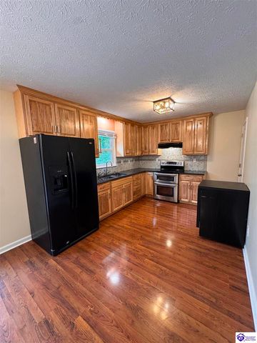 108 Wedgewood Court, Radcliff, KY 40160