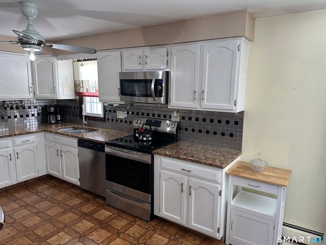 33 Sky View Circle, Hamden, CT 06514