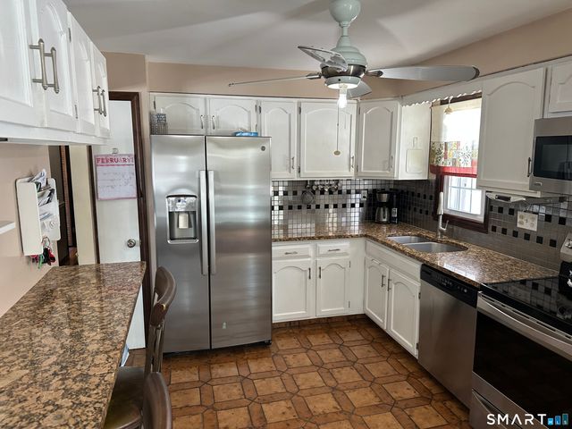 33 Sky View Circle, Hamden, CT 06514