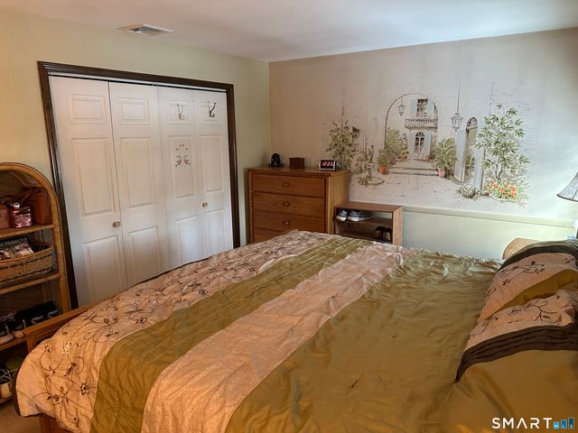 33 Sky View Circle, Hamden, CT 06514