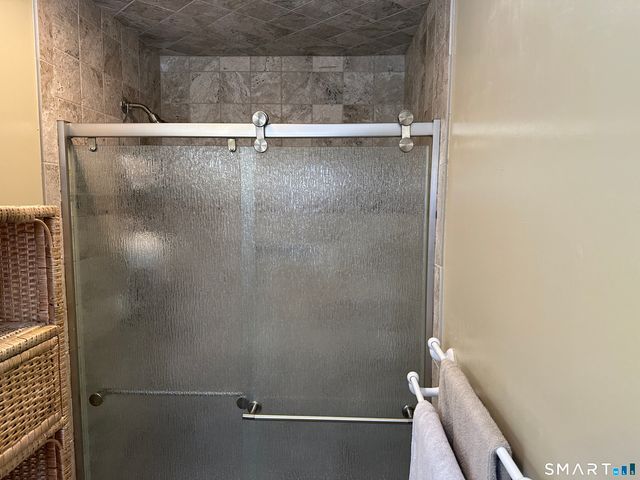 33 Sky View Circle, Hamden, CT 06514