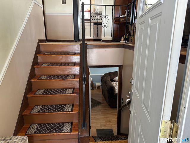 33 Sky View Circle, Hamden, CT 06514