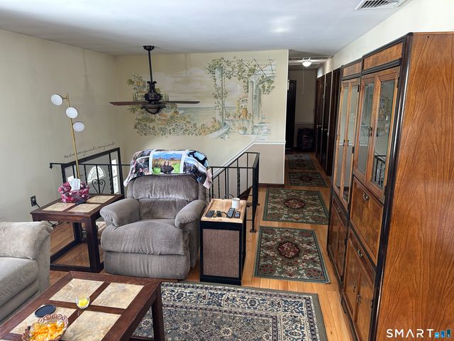 33 Sky View Circle, Hamden, CT 06514