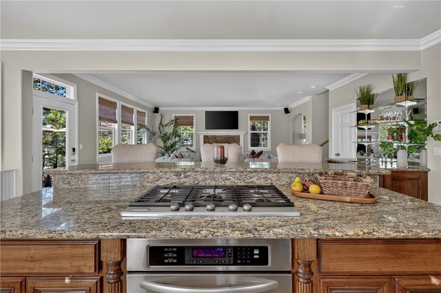 28462 North Bay Road, Lake Arrowhead, CA 92352