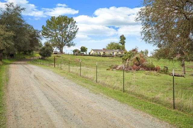 4317 Curran Rd, Ione, CA 95640