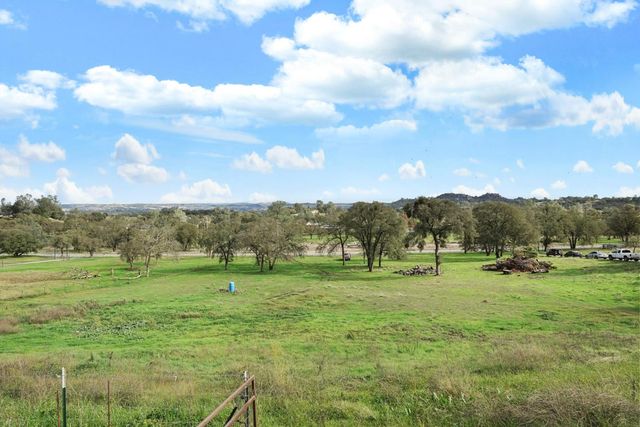 4317 Curran Rd, Ione, CA 95640