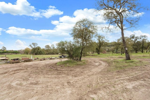 4317 Curran Rd, Ione, CA 95640