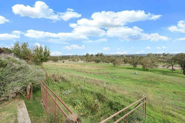 4317 Curran Rd, Ione, CA 95640