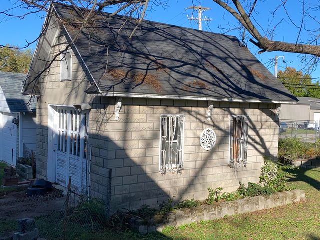 213 Jasper Street, Aurora, MO 65605