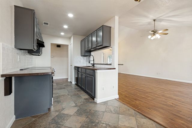 1616 Wickford Drive, Arlington, TX 76018