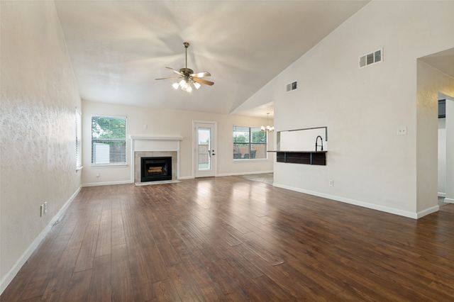 1616 Wickford Drive, Arlington, TX 76018