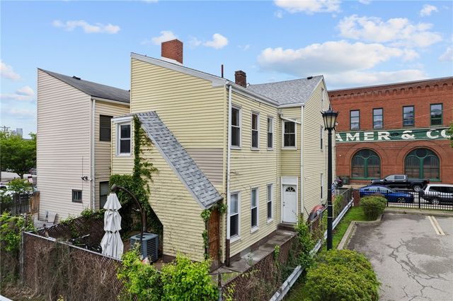 2016 Sidney St, South Side, PA 15203