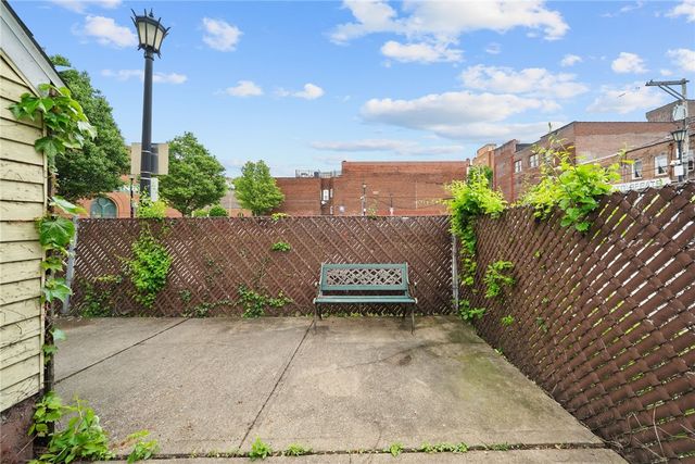 2016 Sidney St, South Side, PA 15203