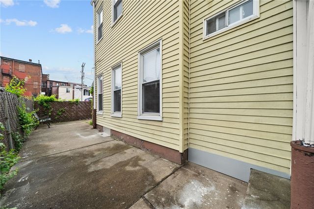2016 Sidney St, South Side, PA 15203