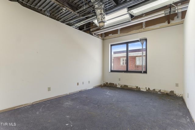 702 Northwest Park Avenue, Norton, VA 24273
