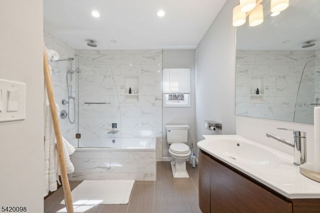 15 Nestro Rd, West Orange Twp., NJ 07052