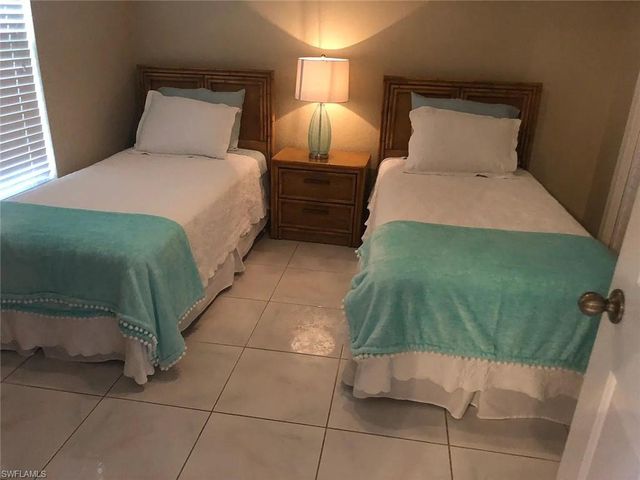 9580 Victoria LN # A102, Naples, FL 34109