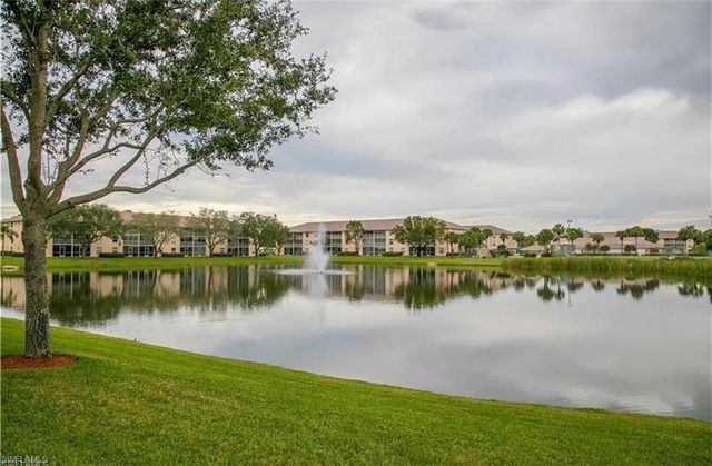 9580 Victoria LN # A102, Naples, FL 34109