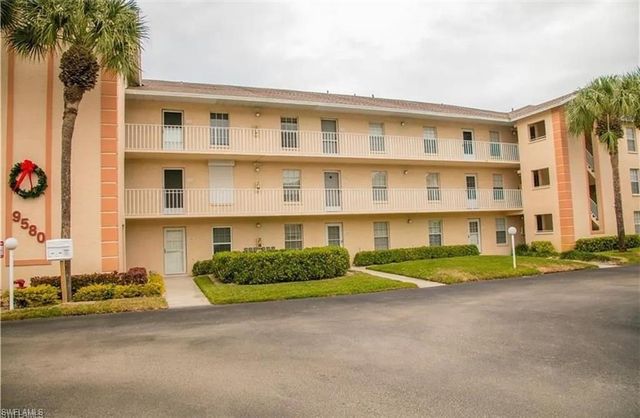 9580 Victoria LN # A102, Naples, FL 34109