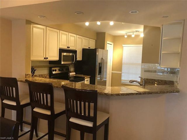 9580 Victoria LN # A102, Naples, FL 34109