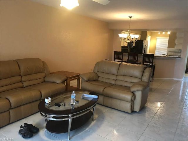 9580 Victoria LN # A102, Naples, FL 34109