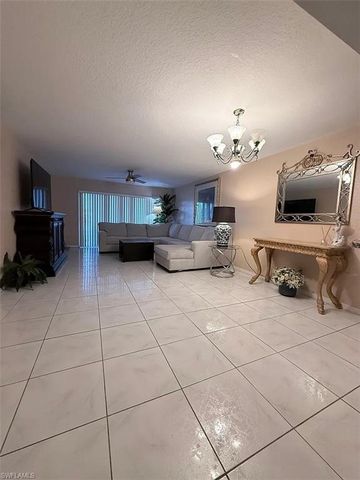 9580 Victoria LN # A102, Naples, FL 34109