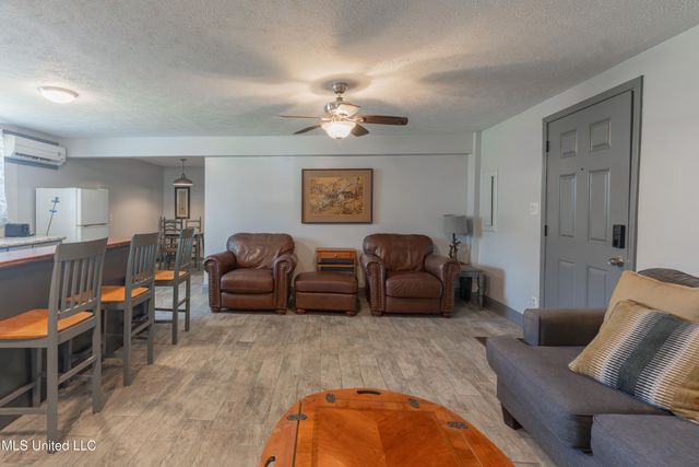 95 Nesting Site, Vicksburg, MS 39183