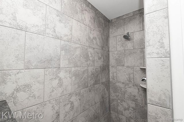 425 Hogarth Ave., Waterford Charter Township, MI 48328