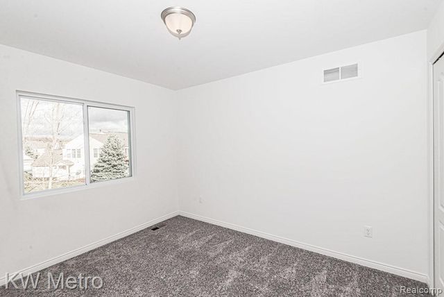 425 Hogarth Ave., Waterford Charter Township, MI 48328