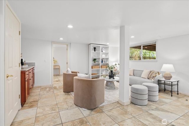 1051 2nd Avenue S, Edmonds, WA 98020