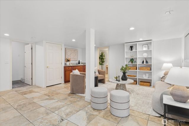 1051 2nd Avenue S, Edmonds, WA 98020
