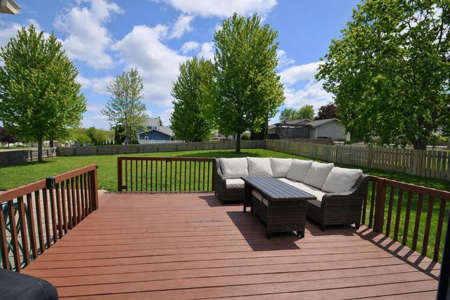 1607 Meadow LANE, Elkhorn, WI 53121