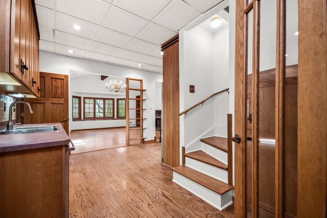 2330 Brown Avenue, Evanston, IL 60201