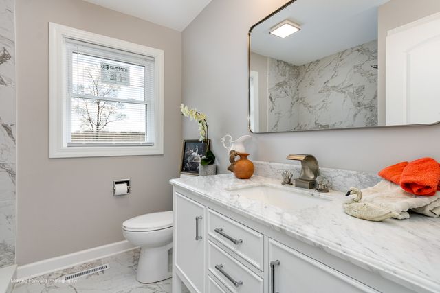 38w715 Huntley Road, West Dundee, IL 60118