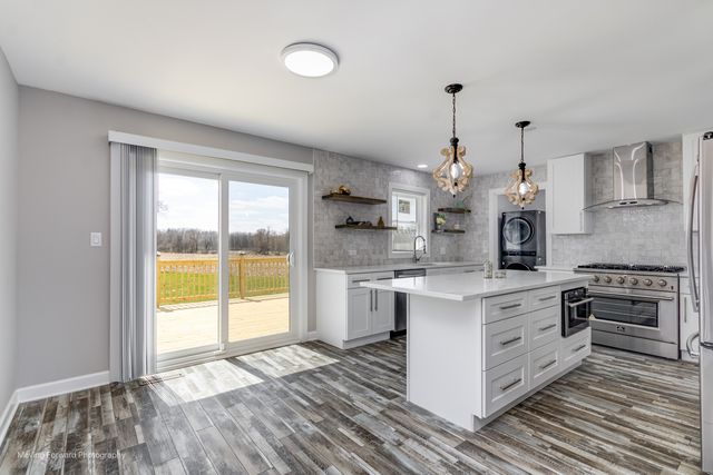 38w715 Huntley Road, West Dundee, IL 60118