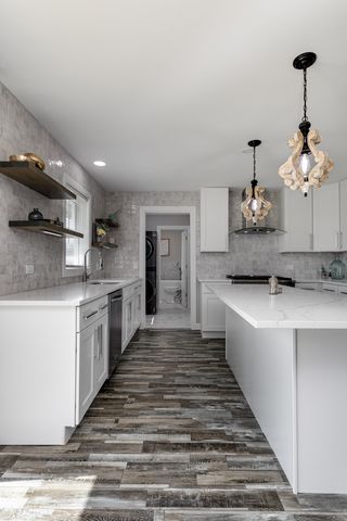 38w715 Huntley Road, West Dundee, IL 60118