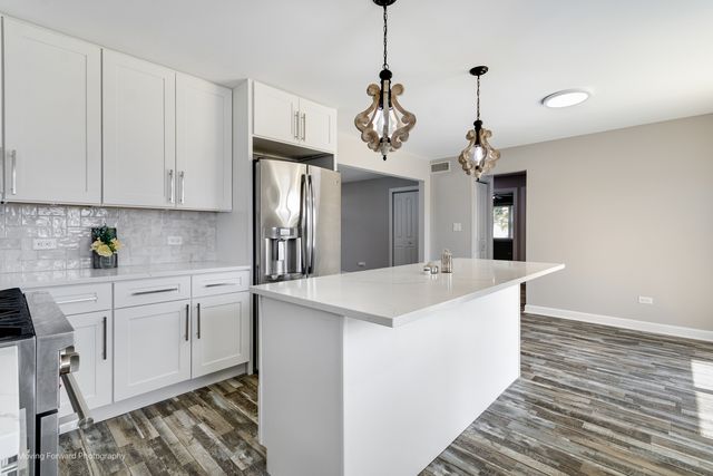 38w715 Huntley Road, West Dundee, IL 60118