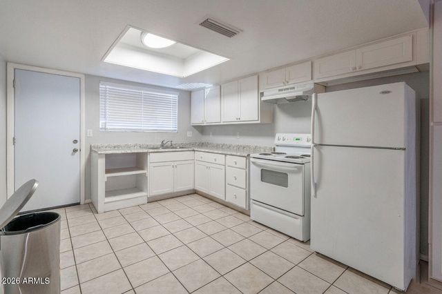 3346 W HARMONT Drive, Phoenix, AZ 85051