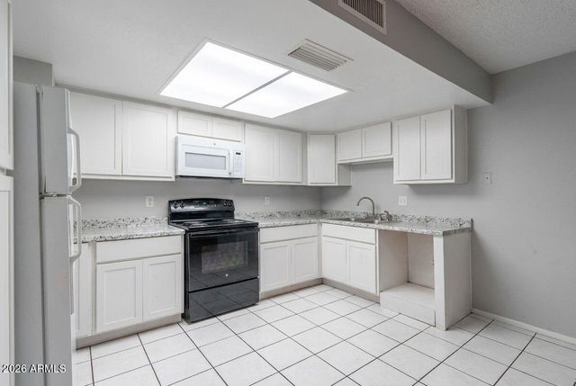 3346 W HARMONT Drive, Phoenix, AZ 85051