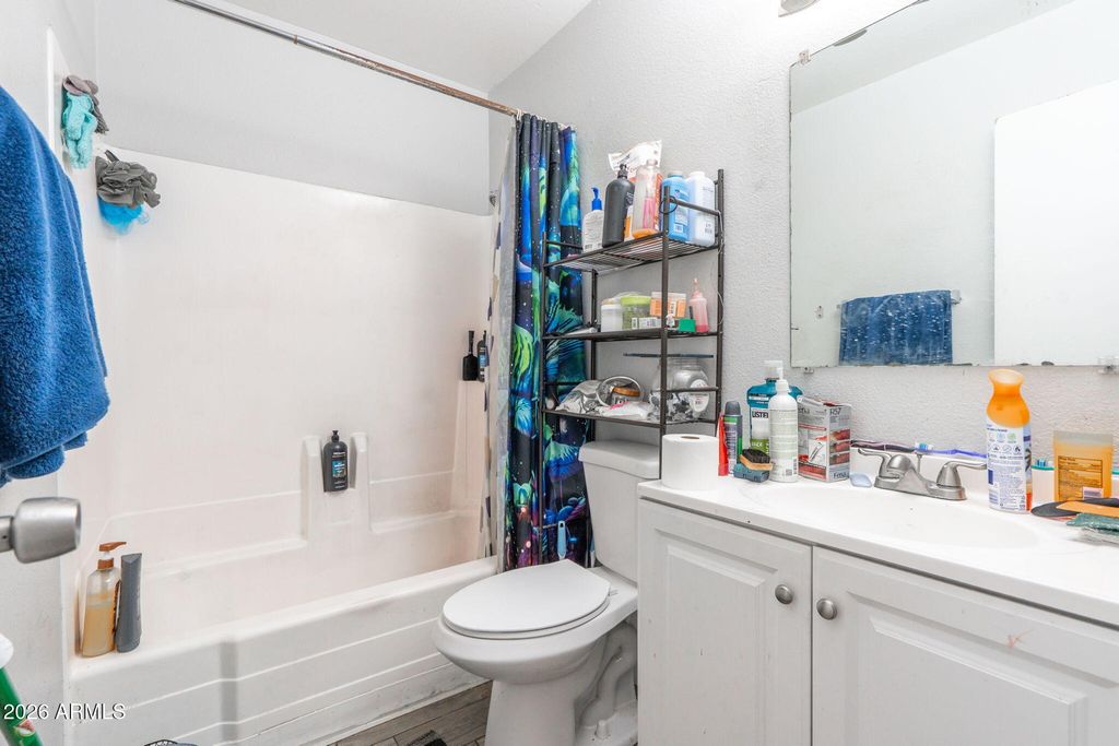 Image 11 of property listing at 3346 W HARMONT Drive, Phoenix, AZ 85051