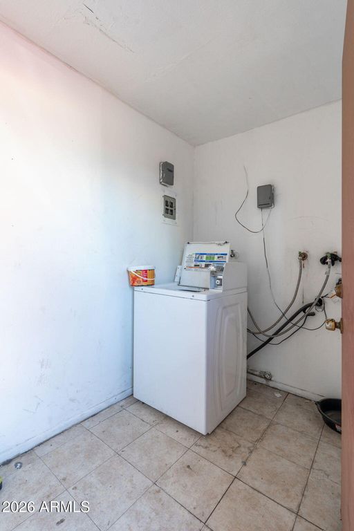 Image 20 of property listing at 3346 W HARMONT Drive, Phoenix, AZ 85051