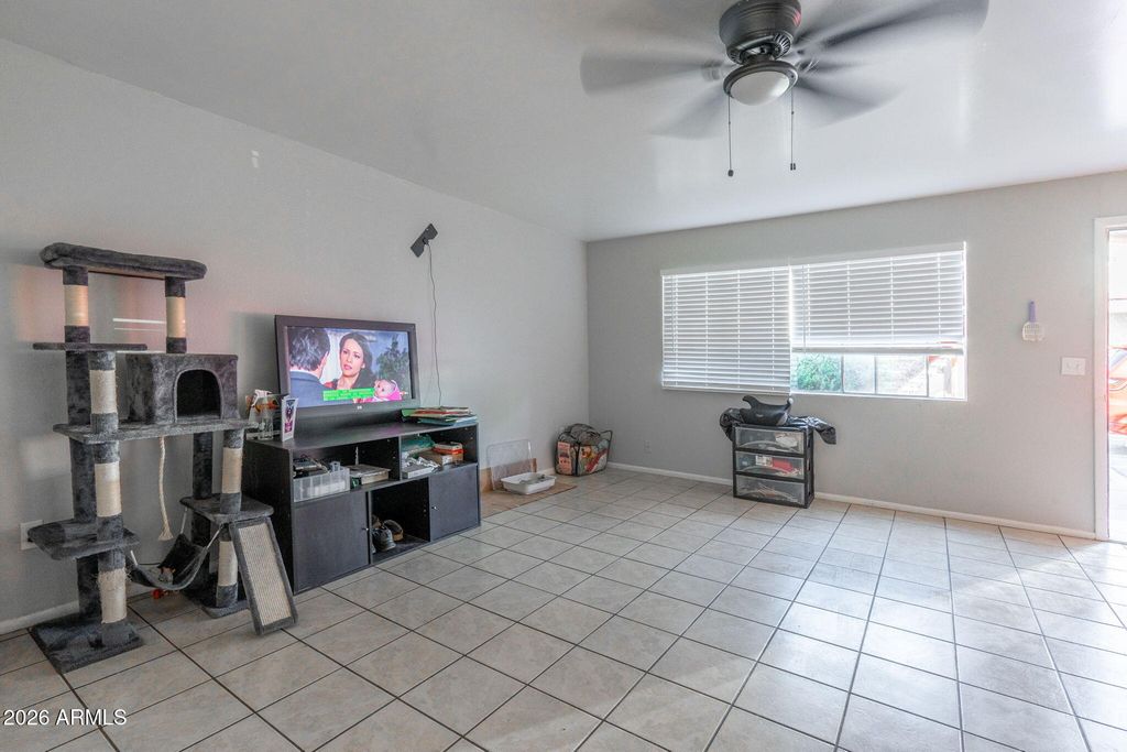 Image 7 of property listing at 3346 W HARMONT Drive, Phoenix, AZ 85051