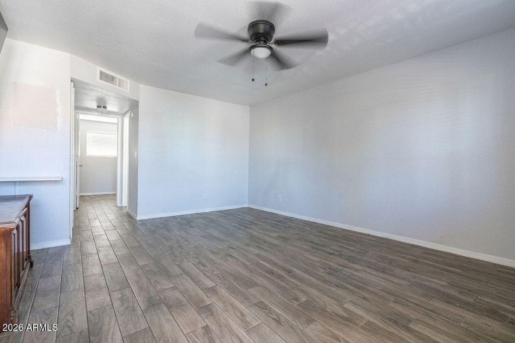 Image 8 of property listing at 3346 W HARMONT Drive, Phoenix, AZ 85051