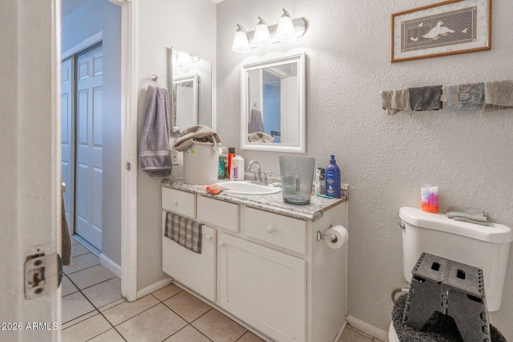 Image 9 of property listing at 3346 W HARMONT Drive, Phoenix, AZ 85051