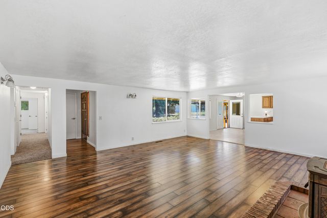 1980 McCarter Lane, Grants Pass, OR 97527
