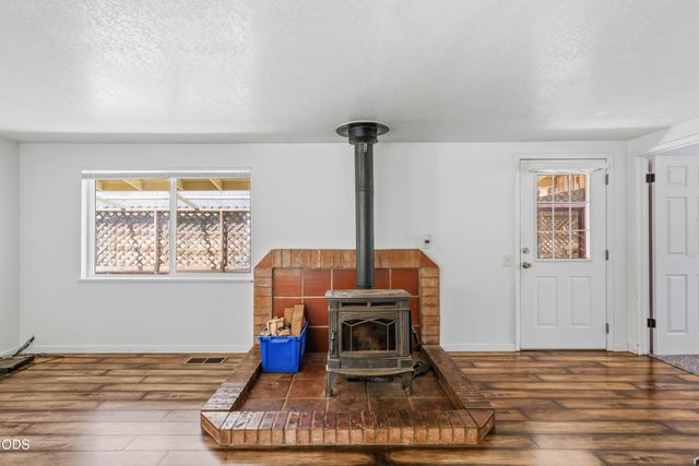 1980 McCarter Lane, Grants Pass, OR 97527