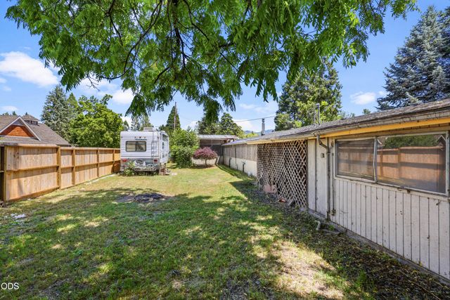 1980 McCarter Lane, Grants Pass, OR 97527